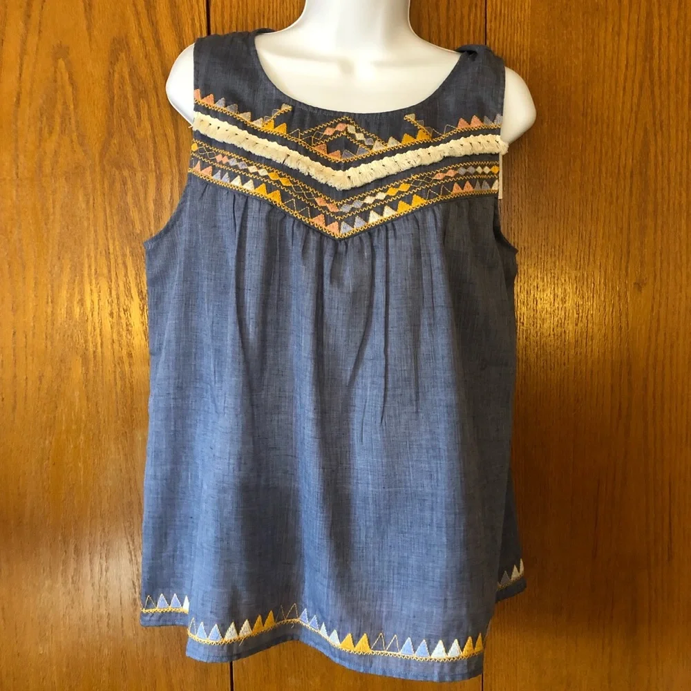 NWOT THML Embroidered Chambray Top - Picture 4 of 8